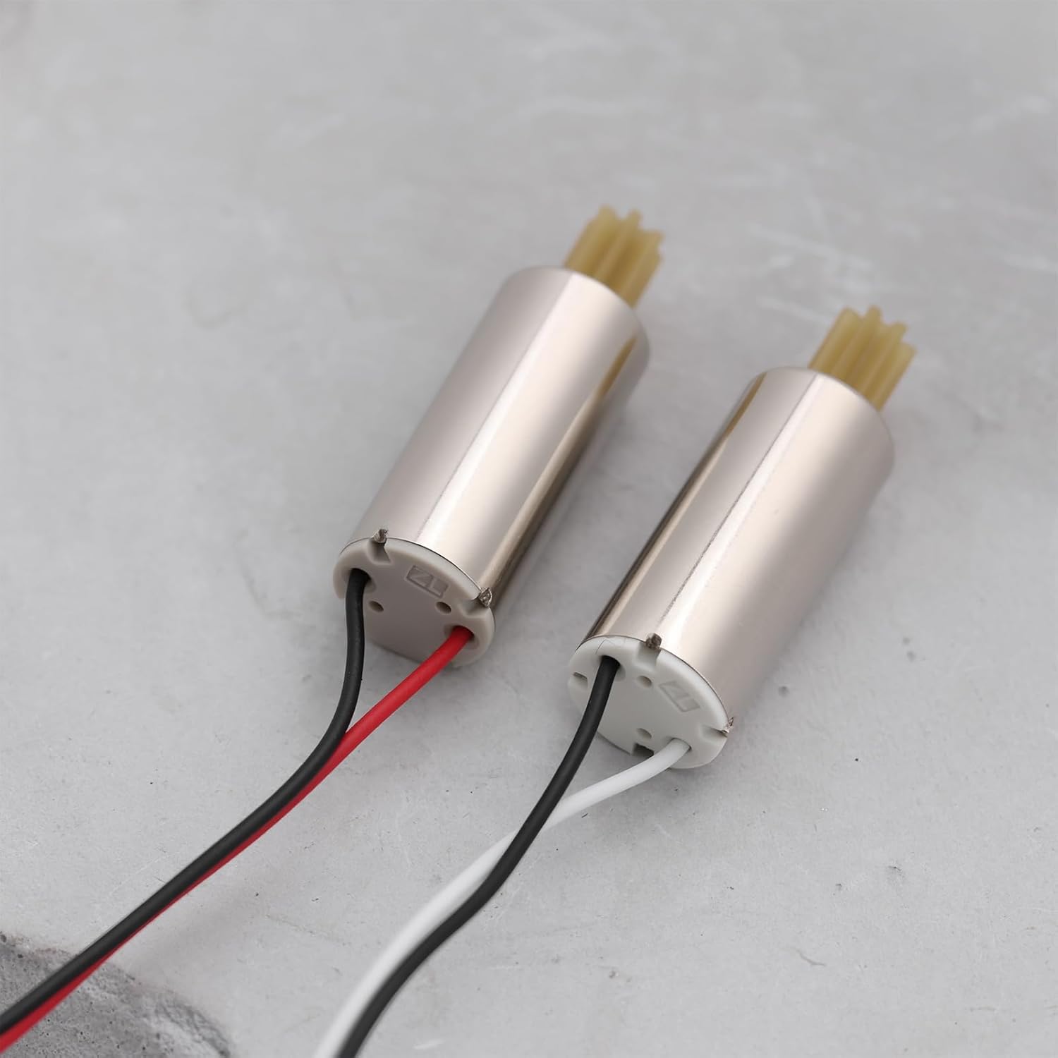 Create idea 4Pcs Quadcopter Motor Forward/Reverse Motor Compatible with E88 E88PRO E88MAX E525 E99 E99PRO P1 P5PRO RC Drone, 7x16mm
